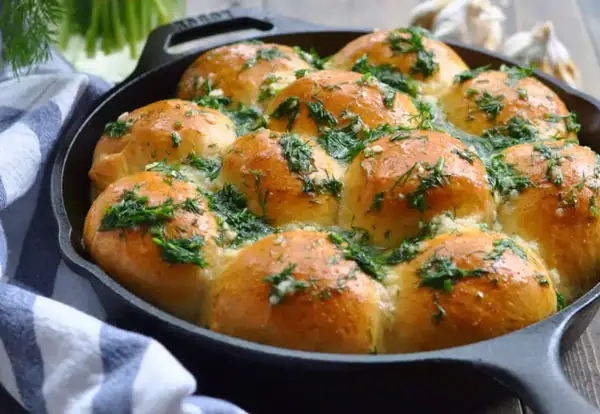 Garlic Rolls (Ukrainian Pampushki)