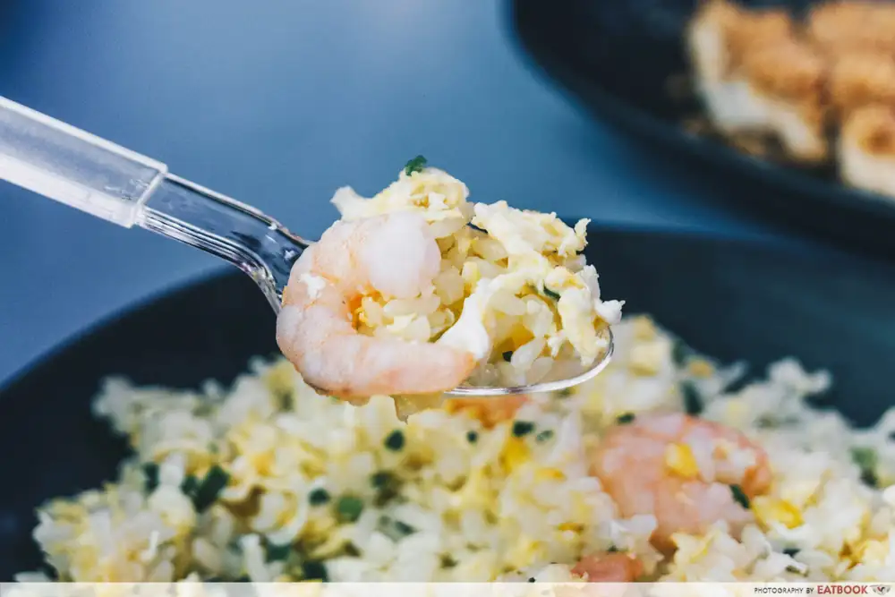 10 puestos en el centro de comida callejera de Bukit Batok West con famosas alitas de pollo, pasta Samyang y mucho más