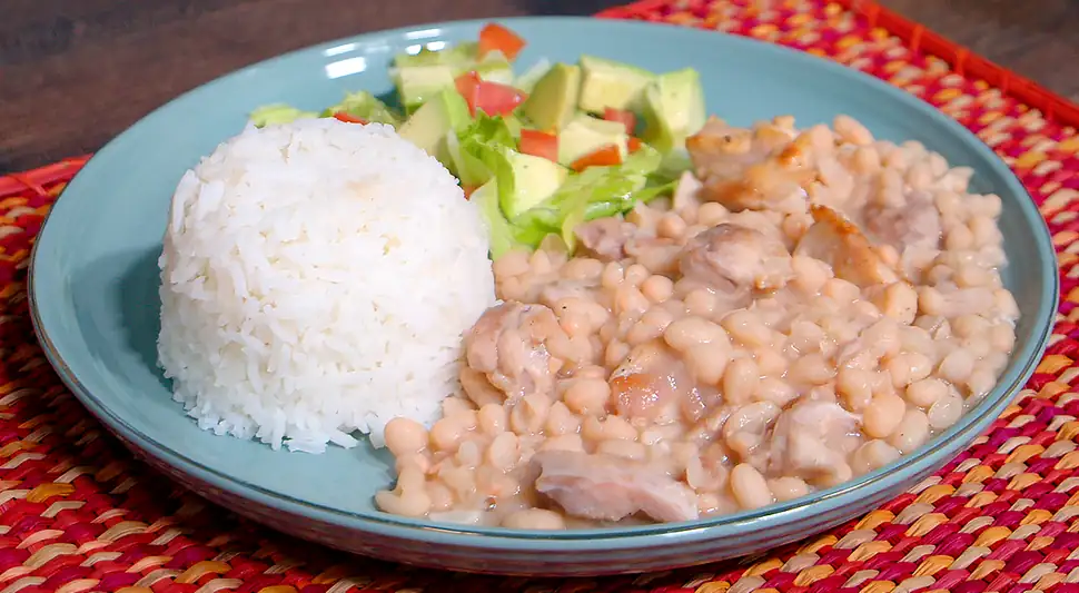 Panamitos beans with chicken: delicious and easy (Video)