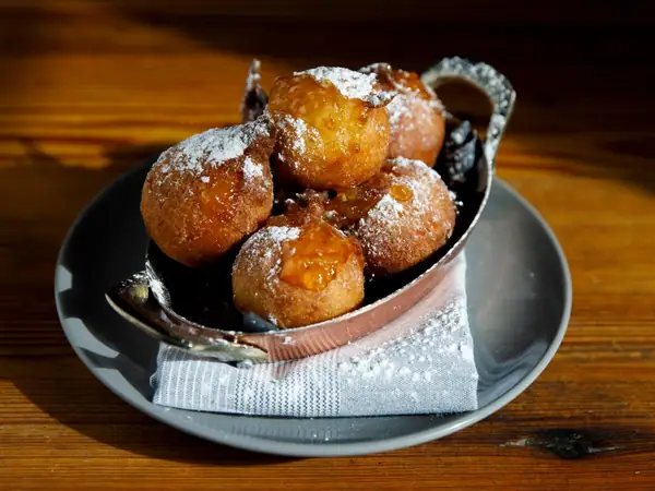 Sufganiyot con glaseado de bourbon y naranja (receta de rosquillas para Janucá)