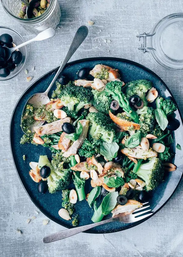Pasta pesto with broccoli