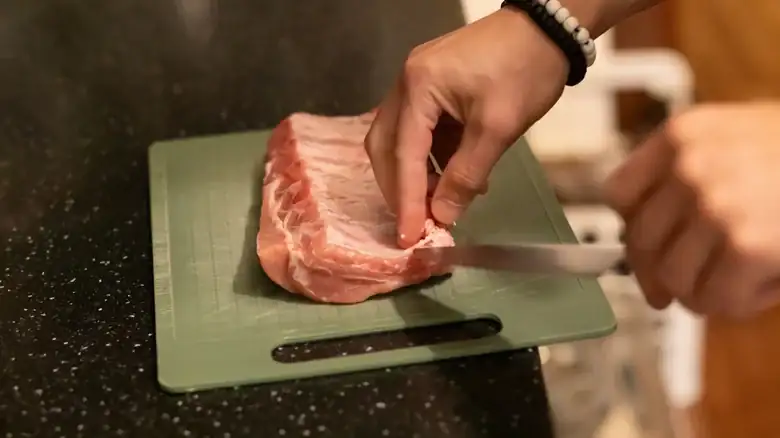Cómo hacer que la membrana de las costillas de cerdo sea más fácil de comer