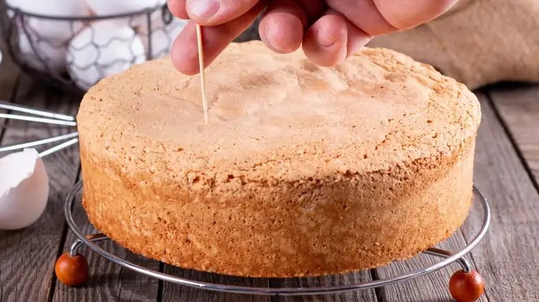 ¿De verdad un probador de pasteles funciona mejor que un palillo de dientes?