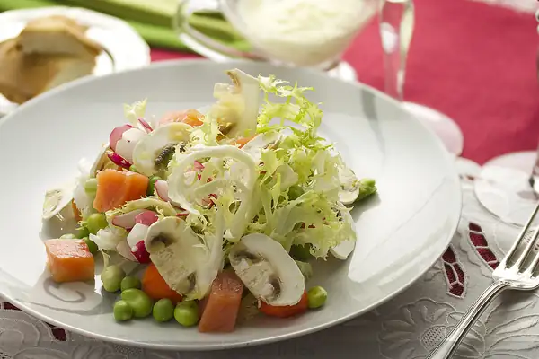 Endive and smoked salmon salad