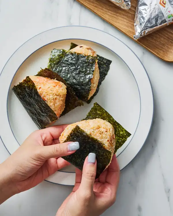 Garlic Crisp Salmon Onigiri Recipe
