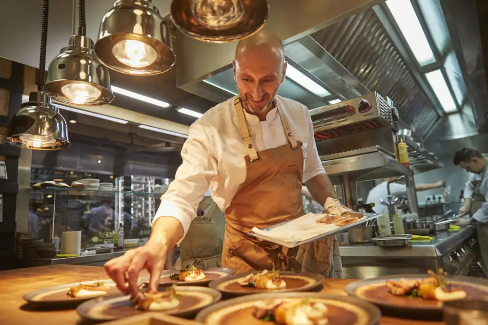 “It sounds simple in words, but it’s actually extremely meticulous” – Tiago Sabarigo on the behind-the-scenes details of lobster, rack of lamb and Queijada de Évora