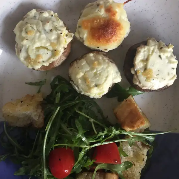 Stuffed mushrooms with feta cream