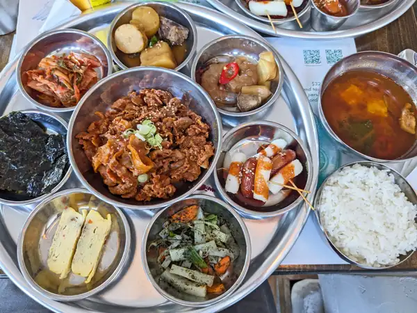 Un restaurante minimalista que desafía todas las tendencias