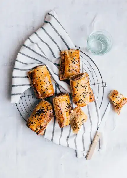 Vegetarian sausage rolls