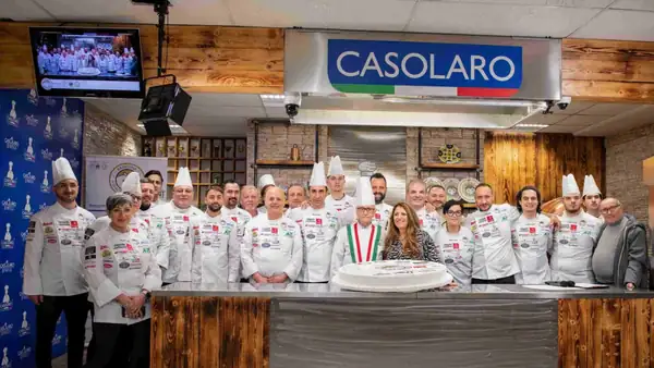 El “Festival de las Chaquetas Blancas” de Nola regresa: pizza frita, coctelería y solidaridad