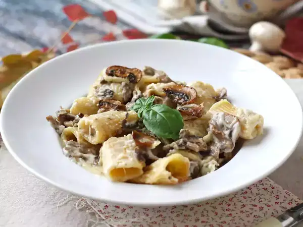 Creamy pasta with mushrooms and cream: the quick and comforting dish you always crave
