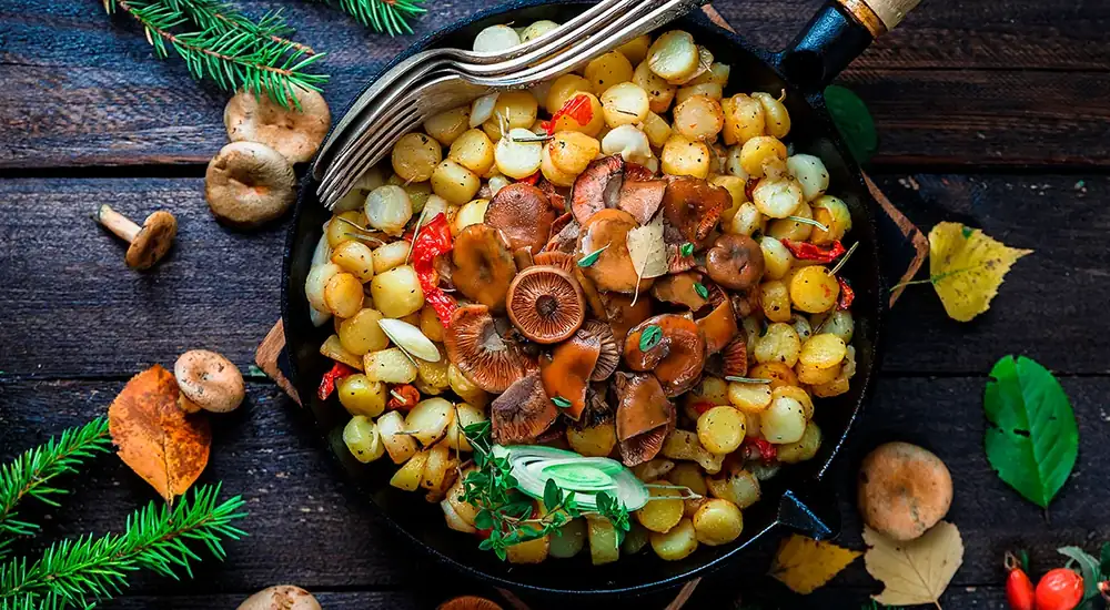 Fried saffron milk caps with potatoes