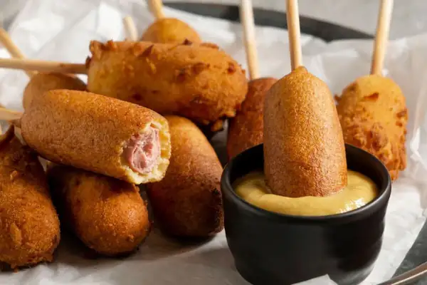 Cómo preparar brochetas de salchicha y queso: ideales para picar el fin de semana