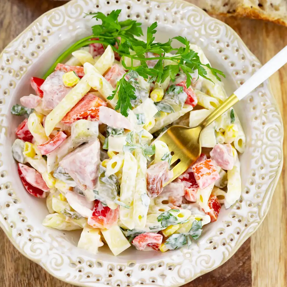 Ensalada de pasta con pollo ahumado