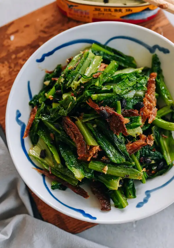 Fried Dace with Stir-fried Greens