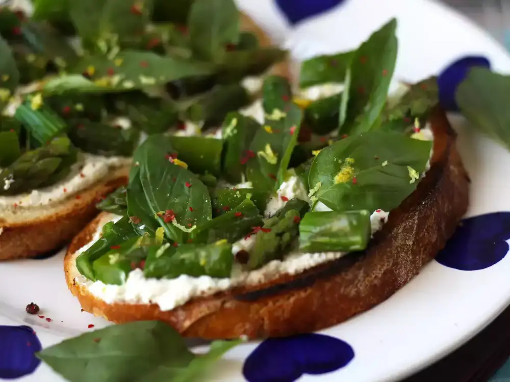 Asparagus, ricotta, lemon and basil toast