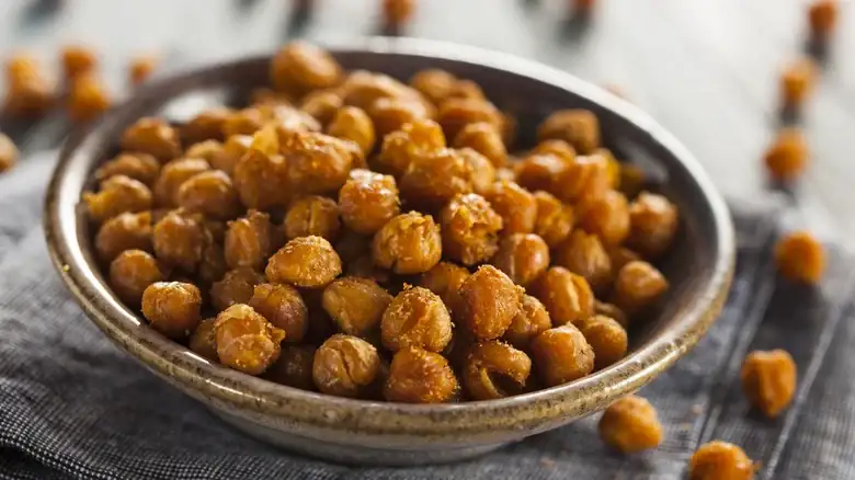 How To Roast Chickpeas For A Crunchy, Salty Snack