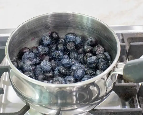 Blueberry sauce for desserts - Pilar Hernández's Chilean Kitchen