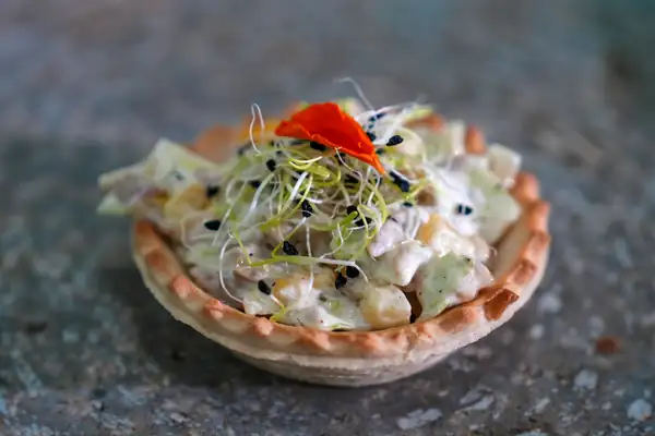 Rabbit meat tarts with pineapple