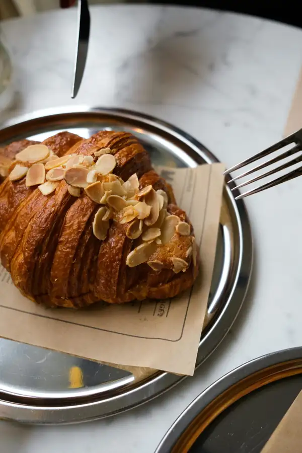Super easy almond croissants
