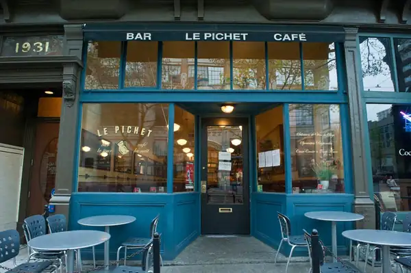 Déjese envolver por el ambiente de este bistró francés situado junto al mercado de Pike Place