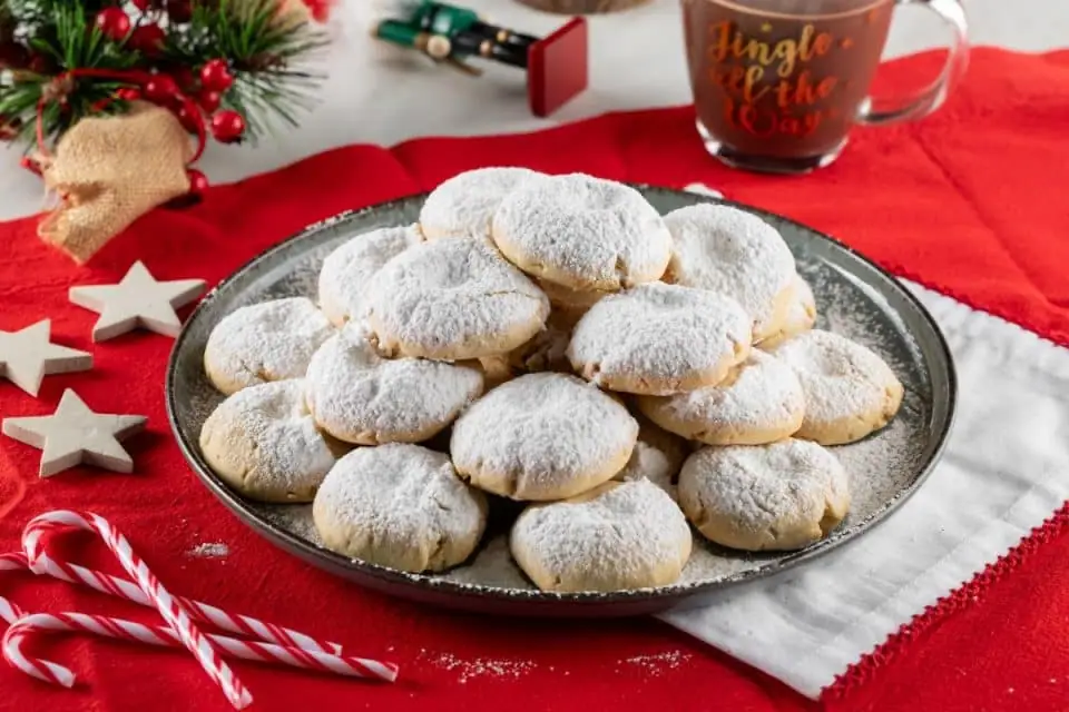 Kourabiedes: Galletas griegas de almendra y mantequilla