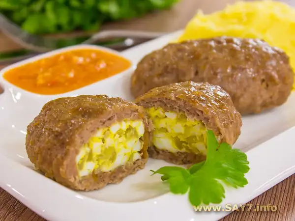Meat zrazy with egg and onion