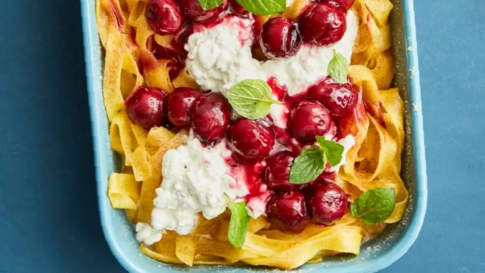 Milk noodle casserole with cherries