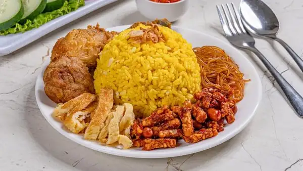 A Spicy, Delicious Yellow Rice Cooker Recipe for Special Occasions