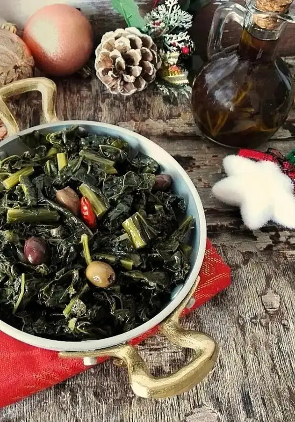 BLACK CABBAGE WITH ANCHOVIES AND OLIVES
