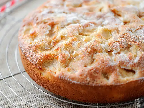 Pastel de manzana súper rápido y esponjoso