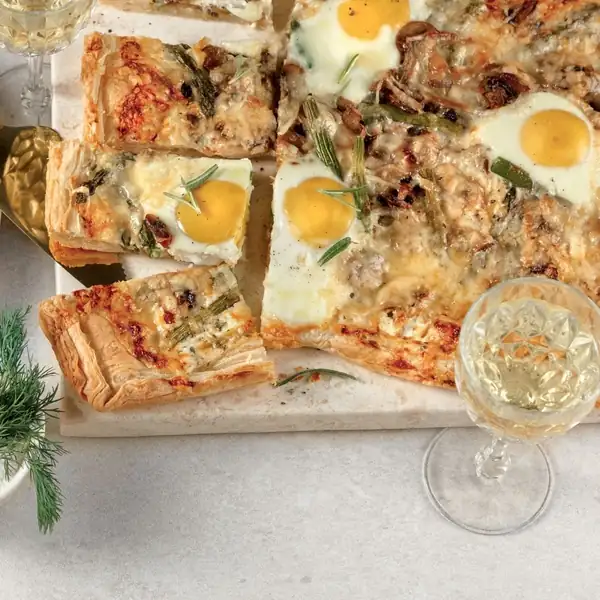 Puff pastry tart with eggs, asparagus and crème fraîche