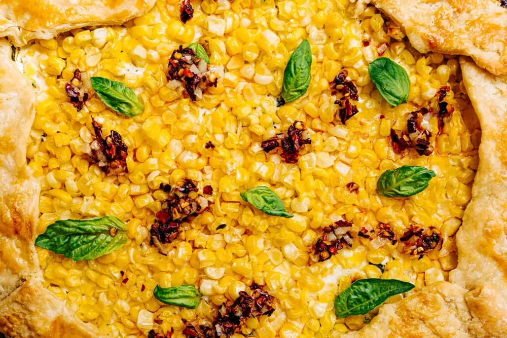Esta galette dorada convierte al maíz en el protagonista