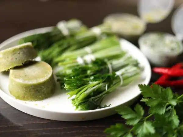 Freezing parsley stems for the winter