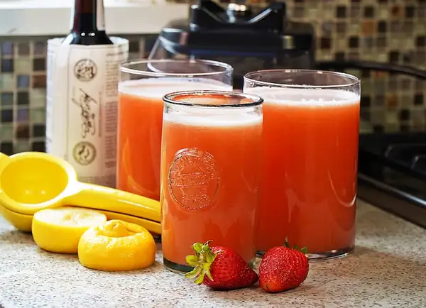Summertime Pineapple Strawberry Juice