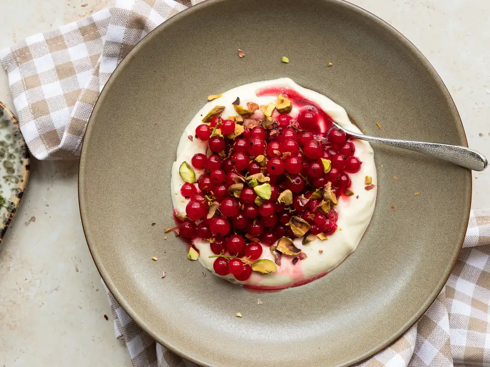 White chocolate ganache with currants and pistachios