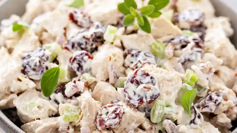 El mejor sustituto de la mayonesa para ensaladas de pollo más cremosas y con un sabor más fresco
