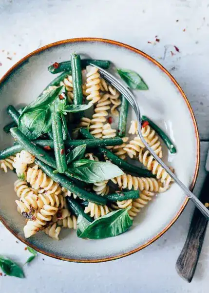 Pasta with green beans and anchovy butter