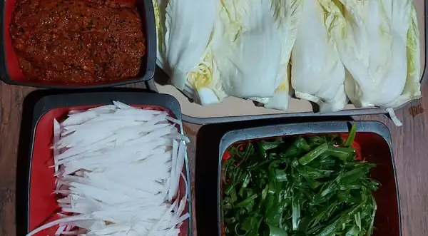 Kimchi recipe - Spicy pickled cabbage, submitted by thais taba