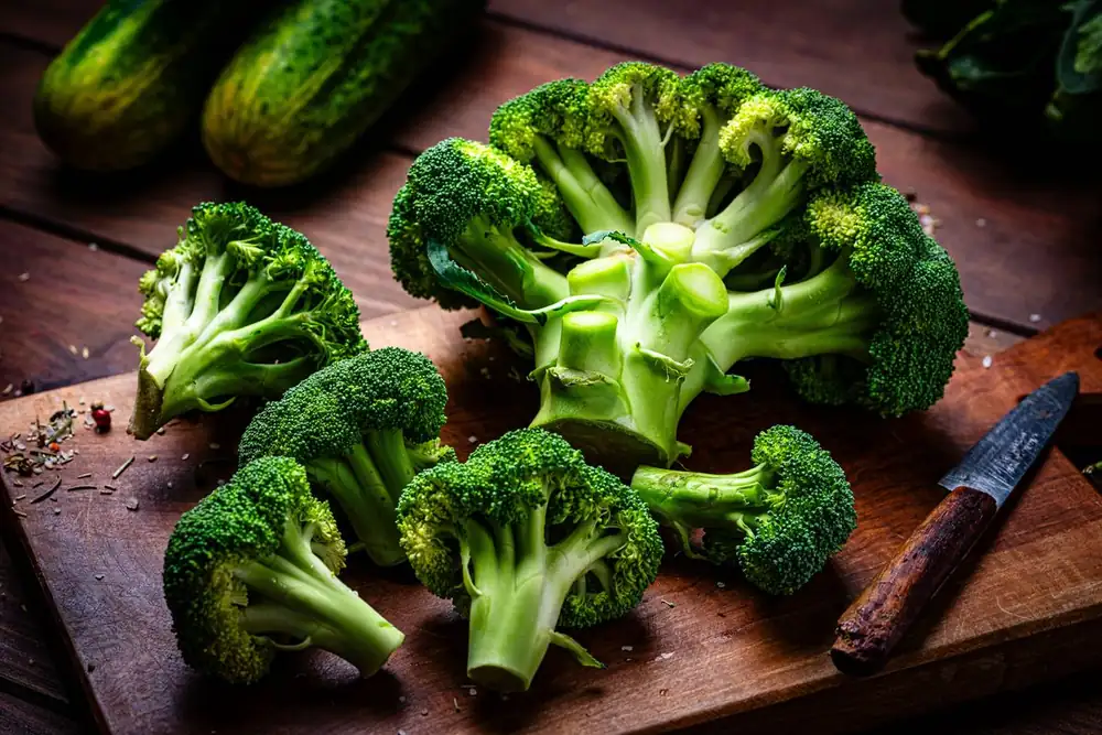 El brócoli estará más delicioso si dejas de hervirlo y le agregas ingredientes adicionales