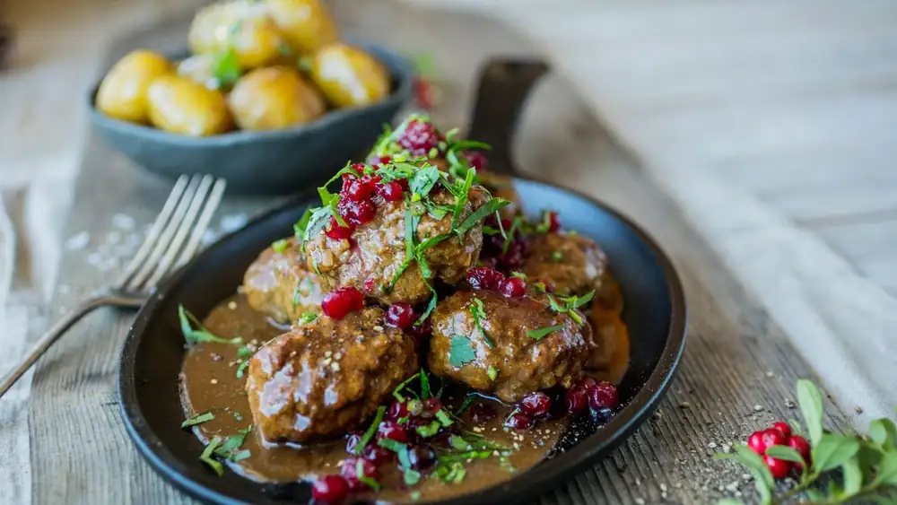 Meatballs in brown sauce