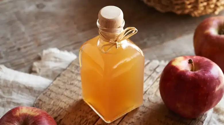 Transform Leftover Apple Peels Into A Flavorful Vinegar With 3 Ingredients