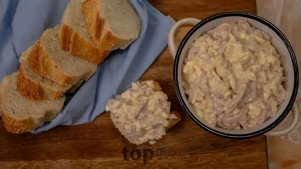 Retro Hermelin salad according to ČSN: Cut the cheese straight from the fridge and don't overdo it with the mayonnaise
