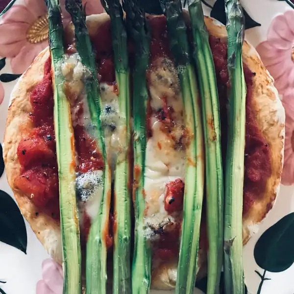 Pizza with green asparagus