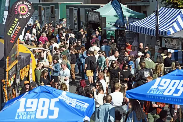 Los amantes de la gastronomía acuden en masa a la ciudad comercial galesa para disfrutar de un festival de fama mundial