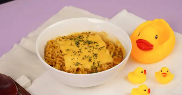 Pop! Thump! It couldn't be easier! Super simple cooking for singles! Curry Cheese Ramen ★