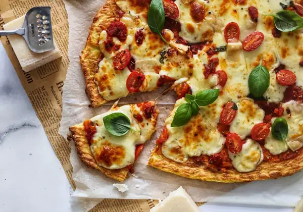Easy Potato Crust Pizza with Mozzarella