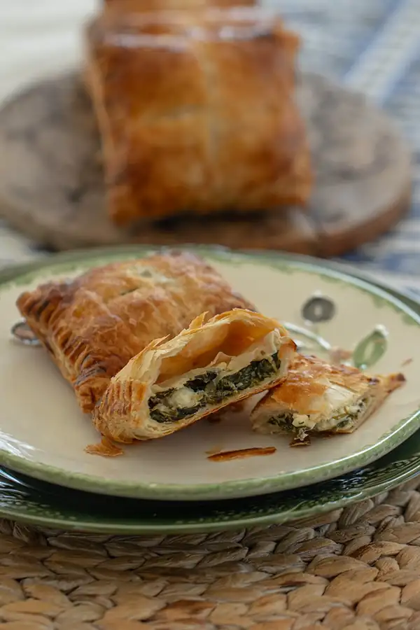 Spinach & Feta Puff Pastry Puffs (Spanakopita-Style)
