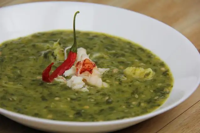 Sopa Callaloo de langosta (guiso caribeño de espinacas y mariscos)
