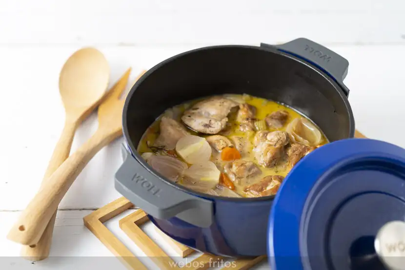 Chicken thighs with white wine sauce